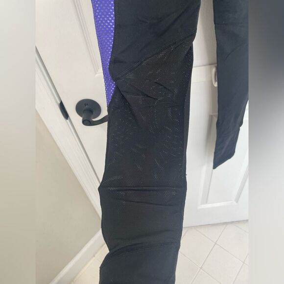 Victoria’s Secret Sport Knockout Black Leggings Purple Mesh Panel Women’s Size S - Picture 3 of 4